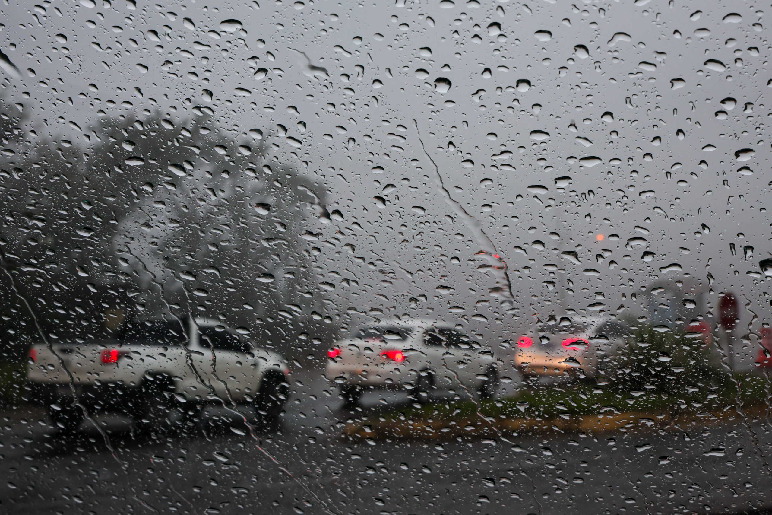 Santa Catarina enfrenta semana de calor intenso e temporais isolados