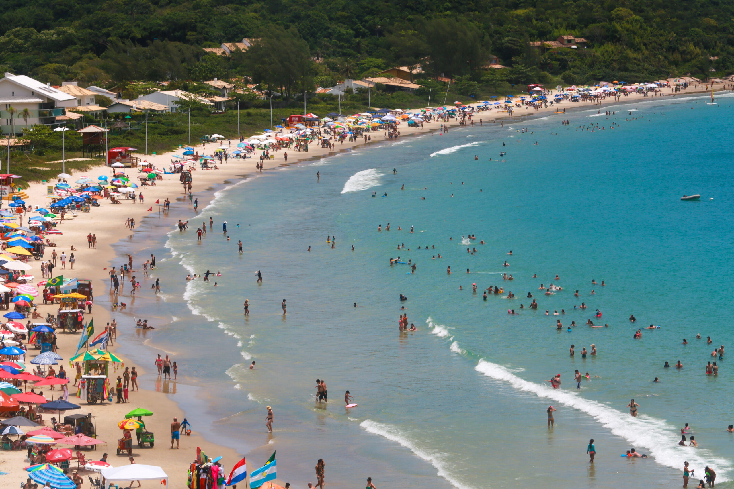 Sol e calor intenso marcam o último fim de semana de verão em Santa Catarina