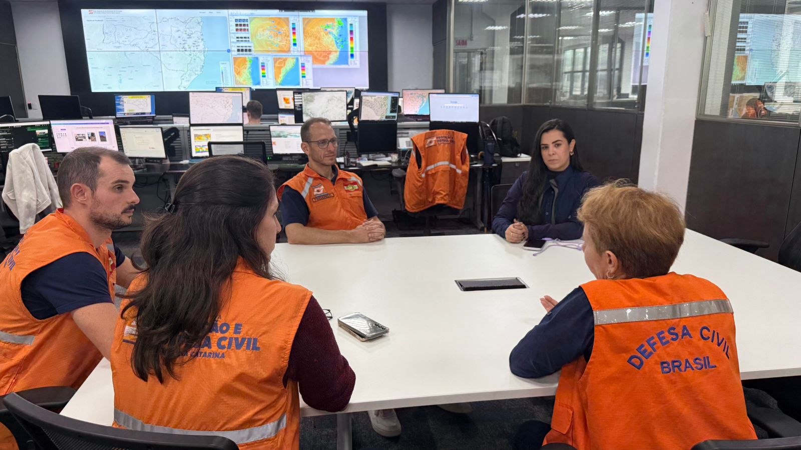 Defesa Civil de Santa Catarina recebe visita técnica da Sedec para fortalecimento do sistema de alertas